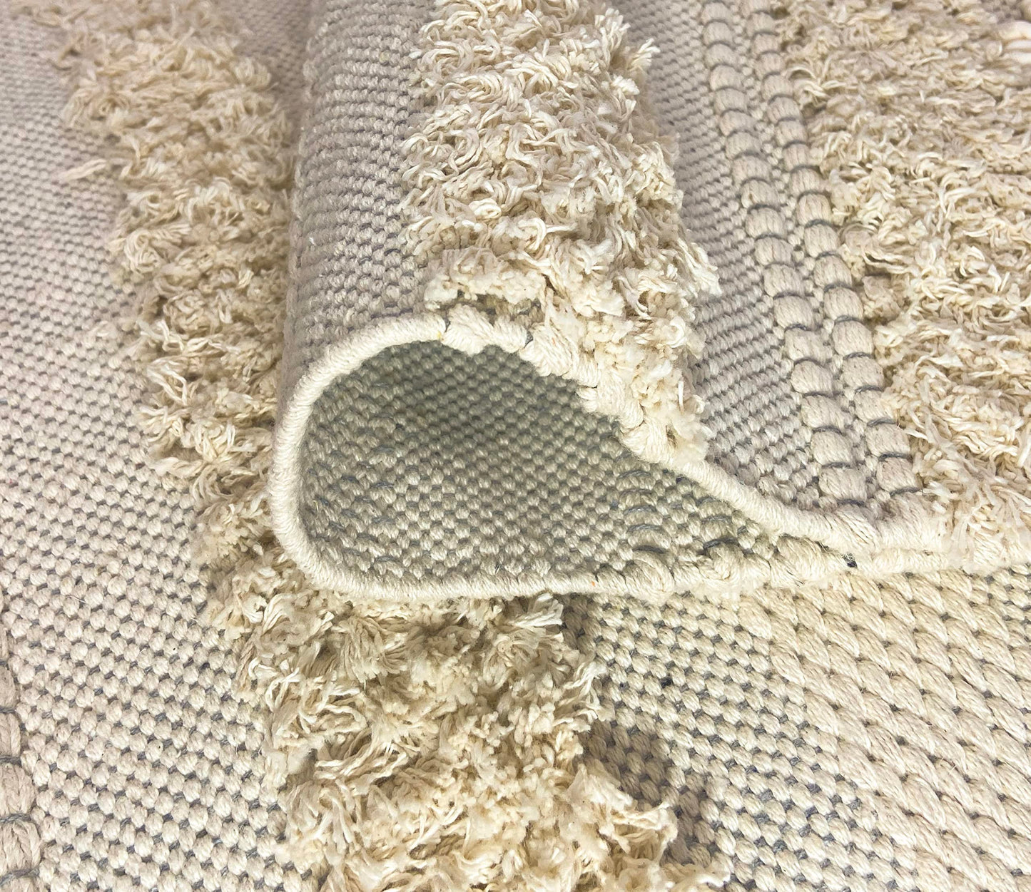 Cream & Daisy White Floor Rug